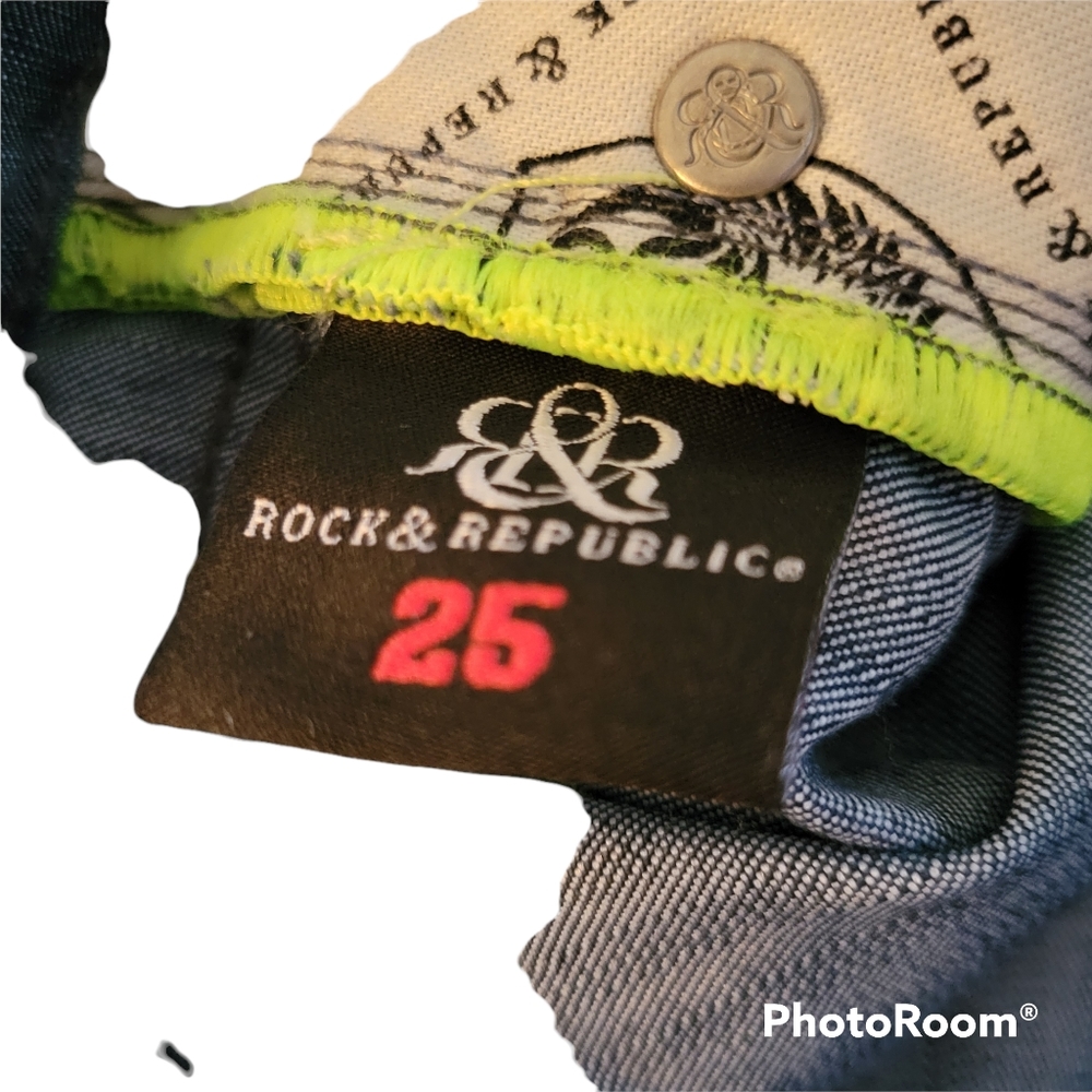 Rock & Republic Mid Rise Flare Leg 25 - Picture 8 of 11